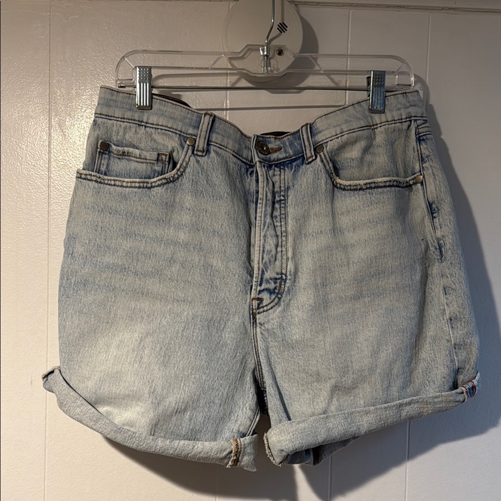 5 Inch Mom Jean Premium Classic Denim Mid-Rise Short Details https://www.torrid.